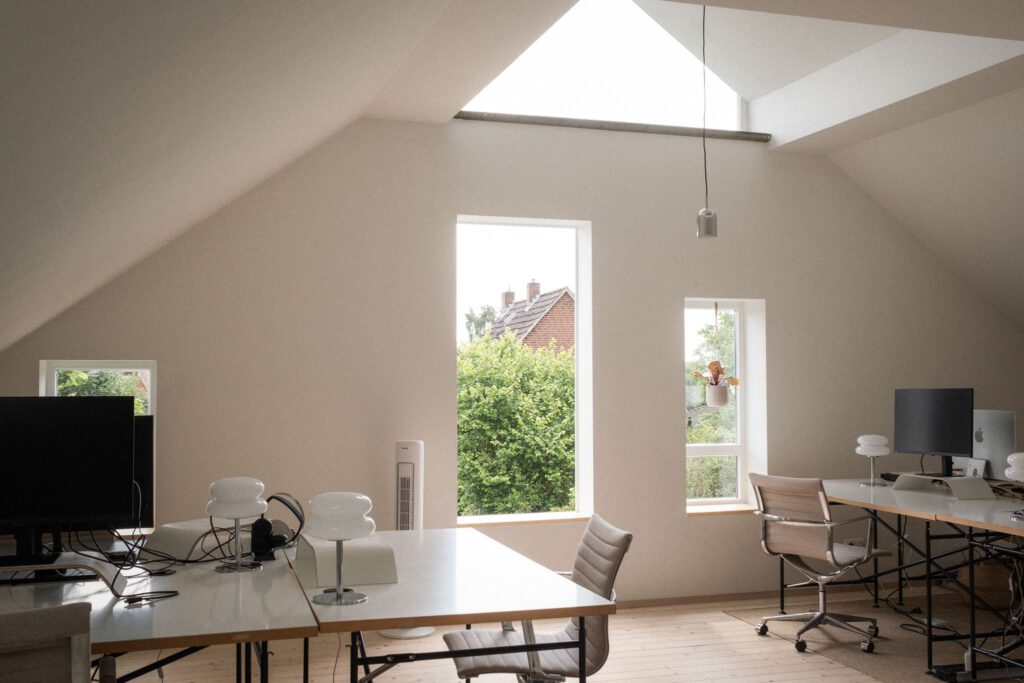 Mit dem Studio Lüüd ist in Eddelstorf ein Kreativatelier und Coworking Space entstanden, der neue Arbeits-, Begegnungs- und Freizeitangebote in den ländlichen Raum bringt.